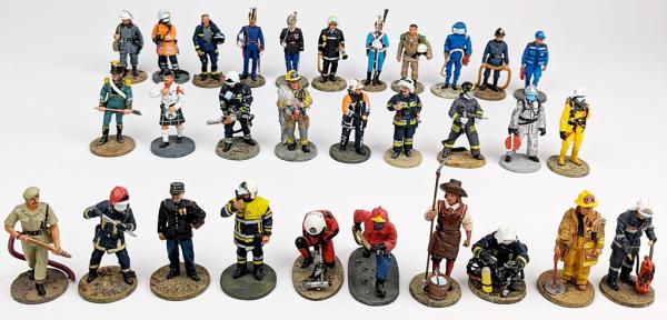 Die Ganze Welt der Feuerwehr fast komplett - 115 von 120 Figuren inkl. Magazine